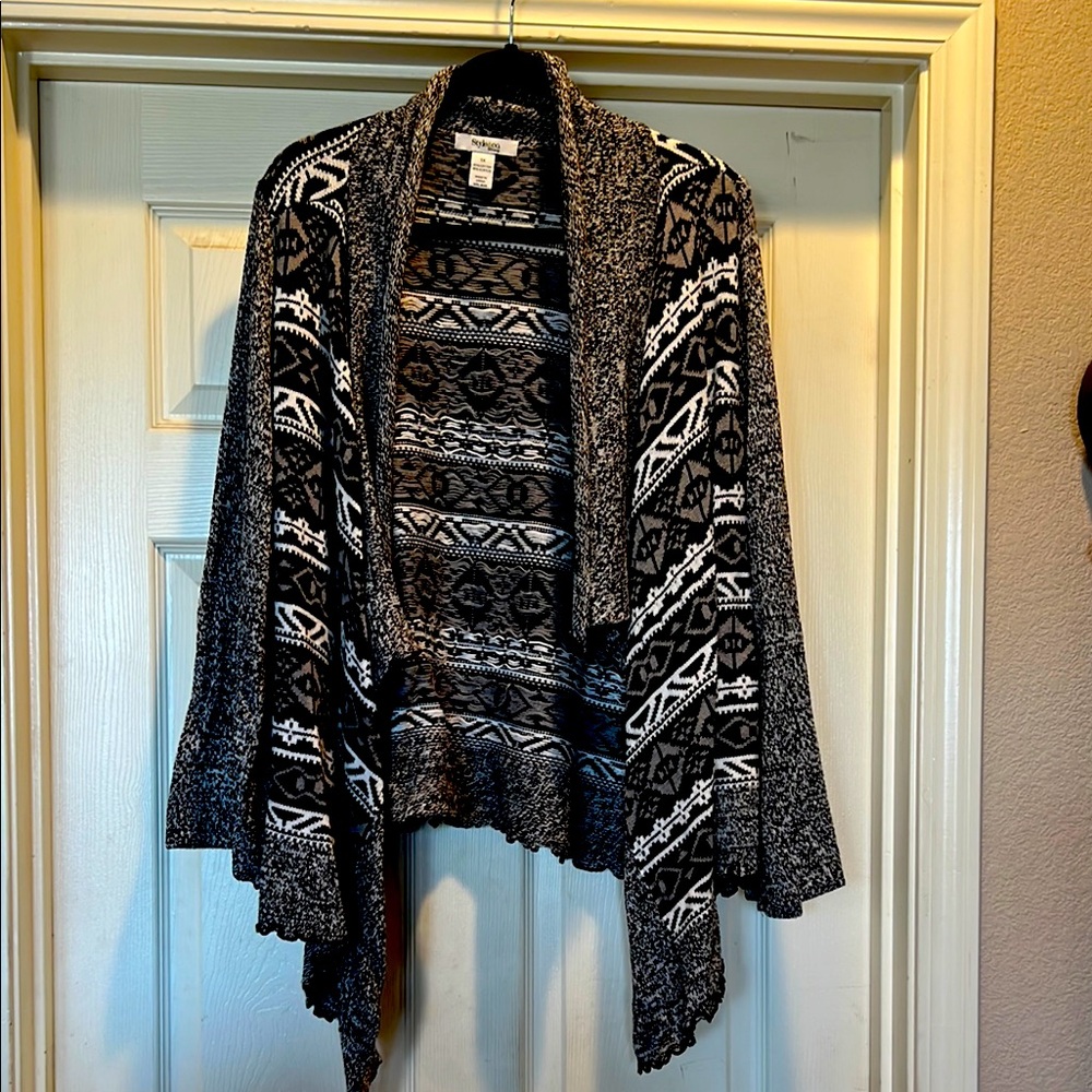 Super Cute! 1x style & Co cardigan black, white, grey. Good condition/clean home